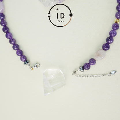 Große natürliche violette handgefertigte Perlenkette | Strukturierte Amethystperlen | Vintage-Silberanhänger | Spiritueller Heilstil