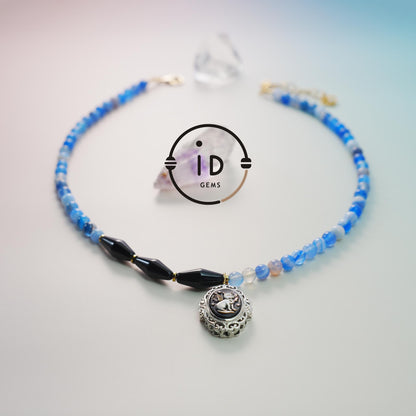 Handgefertigte blaue Halskette natürliche Achat Chalzedon Muschelgravur Halskette blaue Edelsteinperlen feines blaues Geschenk