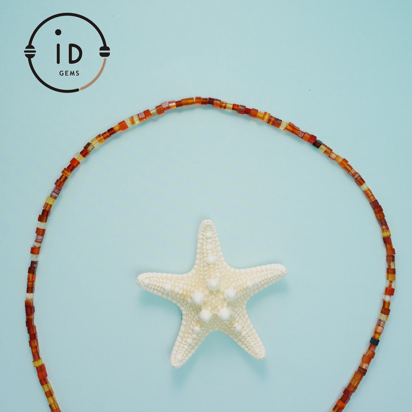 Boho Coastal natürliche Muschelanhänger Halskette | Warme Karamell- und Orangetöne handgefertigte Perlen | Lässiger Urlaubsschmuck