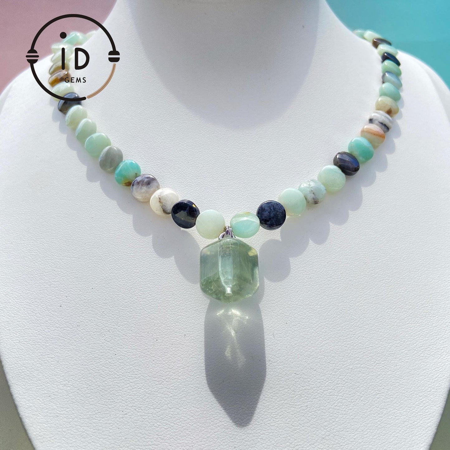 Handgemachte Edelsteinkette mit bunten Natursteinen & grünem FluoritAnhänger · Spiritueller Boho-Schmuck · Geschenk für Frauen mit Bedeutung