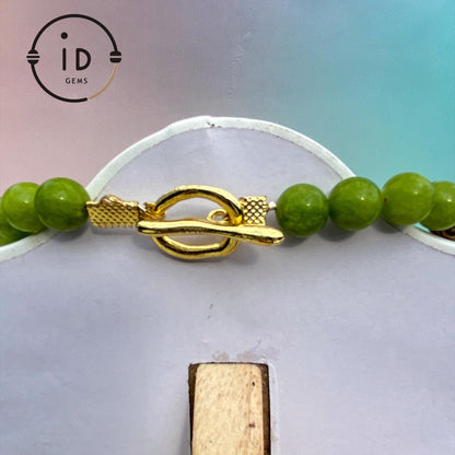 Handgemachte Edelsteinkette in Apfelgrün mit Naturperlen & Vintage-Charms · Boho Halskette im Waldstil · Geschenk für Frauen mit Stil