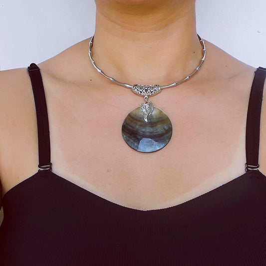 Natural Shell Totem Pendant Necklace | Spiritual Retro Titanium Choker | Handmade Boho Jewelry with Symbolic Power