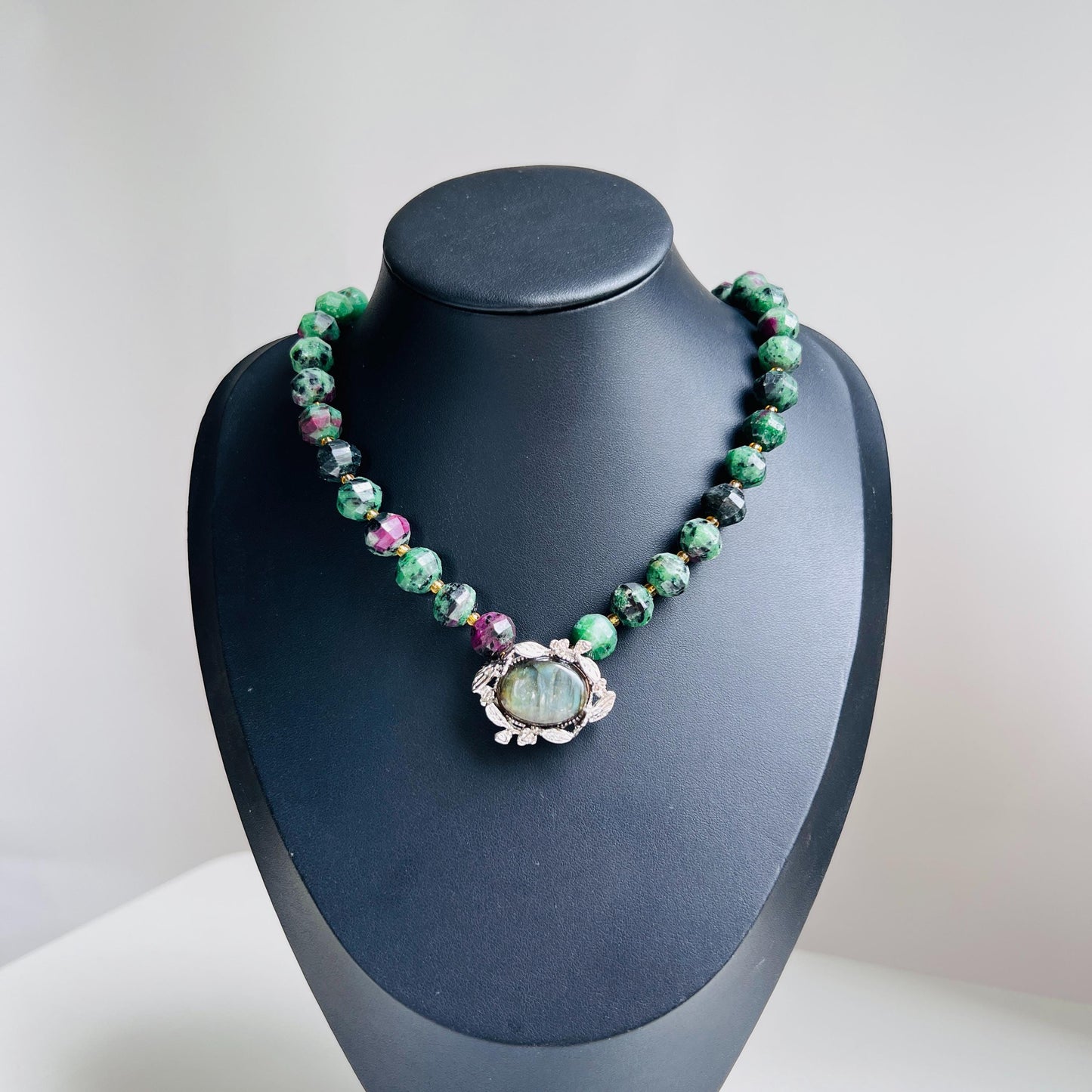 Große Smaragd-Perlenkette im Zauberwald-Stil | Labradorit spiritueller Anhänger | Vintage Gothic Schmuck | Einzigartiges Geschenk