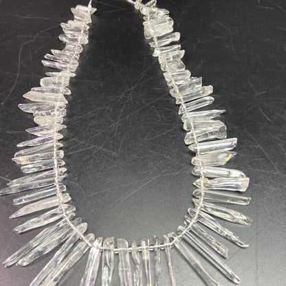 Natural Clear Quartz Chip Beads | 38 cm Strand Pre-Drilled | Raw Crystal Fragments 10–25 mm | DIY Jewelry, Energy Healing & Home Décor Supplies