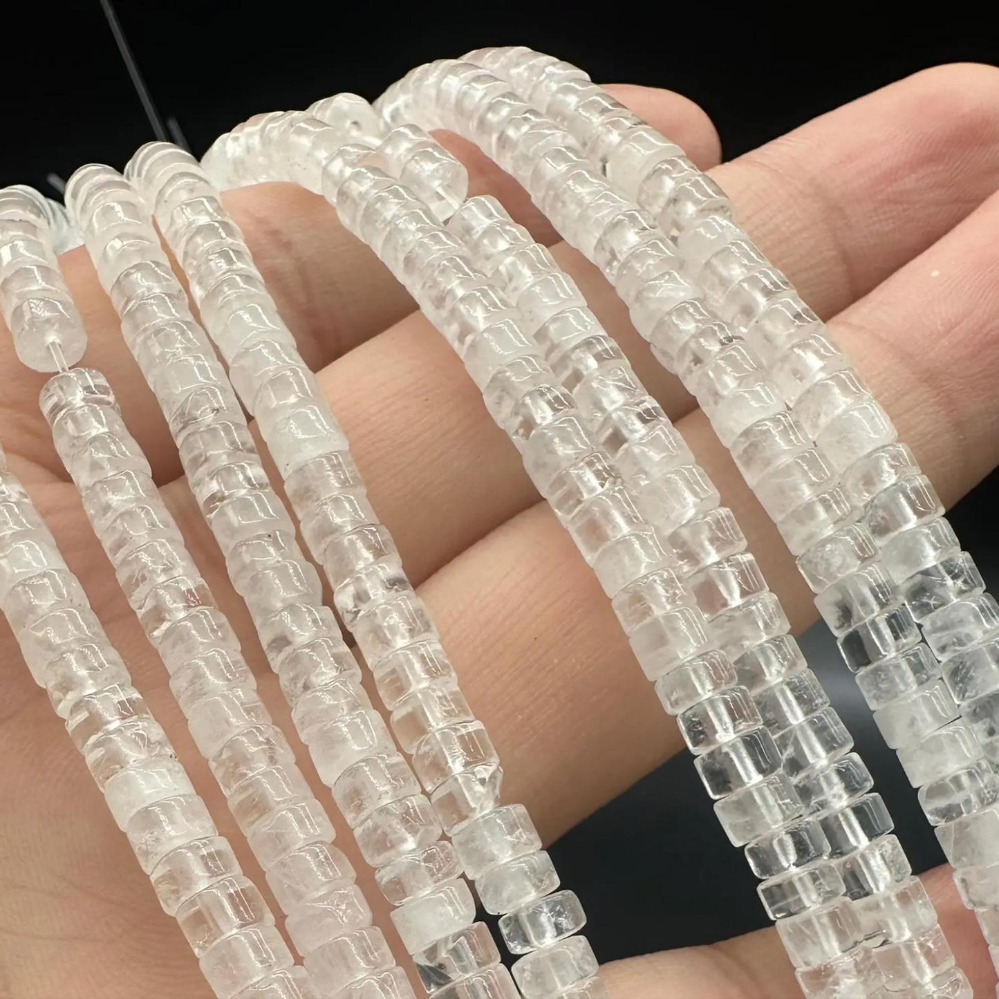 Natürliche Bergkristall-Scheibenperlen · 4×2 mm dünne Scheiben · 38 cm vorgebohrter Strang | Kristallheilung, DIY-Schmuck und minimalistische Wohndekoration