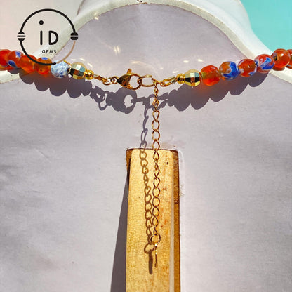 Kurze Halskette mit bunten Achatperlen und quadratischem blauen Fluorit-Anhänger · Handgemachter Boho-Schmuck · Geschenk für Frauen & Alltag