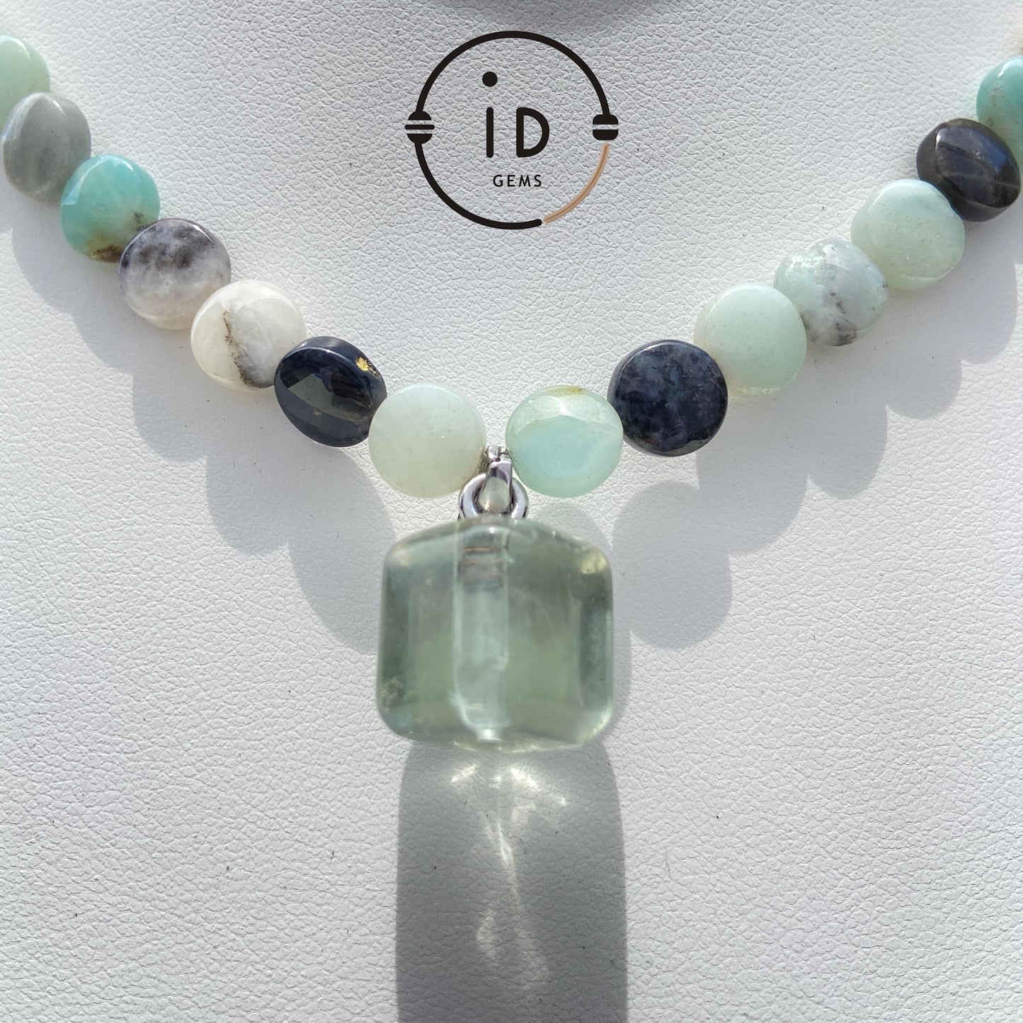 Handgemachte Edelsteinkette mit bunten Natursteinen & grünem FluoritAnhänger · Spiritueller Boho-Schmuck · Geschenk für Frauen mit Bedeutung