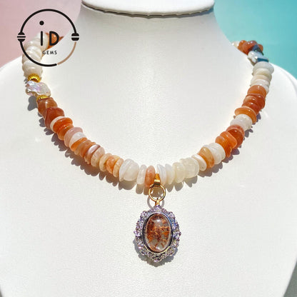 Unregelmäßige Halskette mit Mondstein, Sonnenstein, Phantomquarz & Barockperle · Spiritueller Edelsteinschmuck · Geschenk mit Wunschlänge