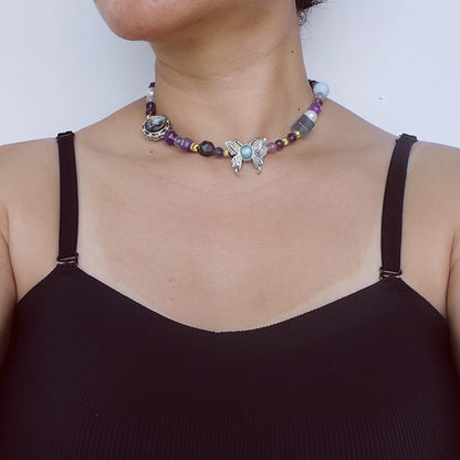 Schmetterling handgefertigte Perlenkette | Art Nouveau Vintage Anhänger | Bunte unregelmäßige Edelsteine | Freier Stil Kristallschmuck