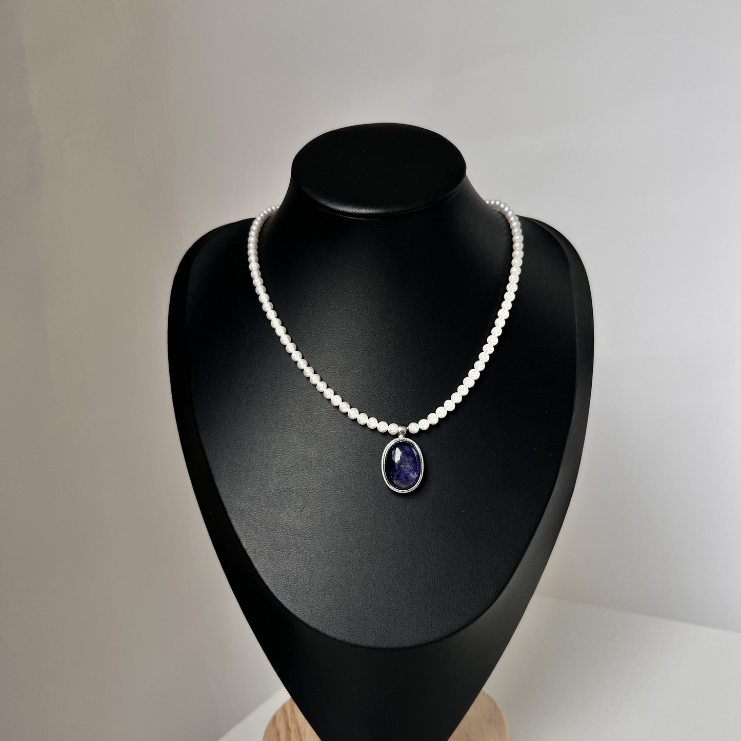 Natural Pearl Necklace with Dark Blue Sodalite Pendant｜Round Freshwater Pearls｜Handmade Elegant Jewelry｜Unique Gift for Women