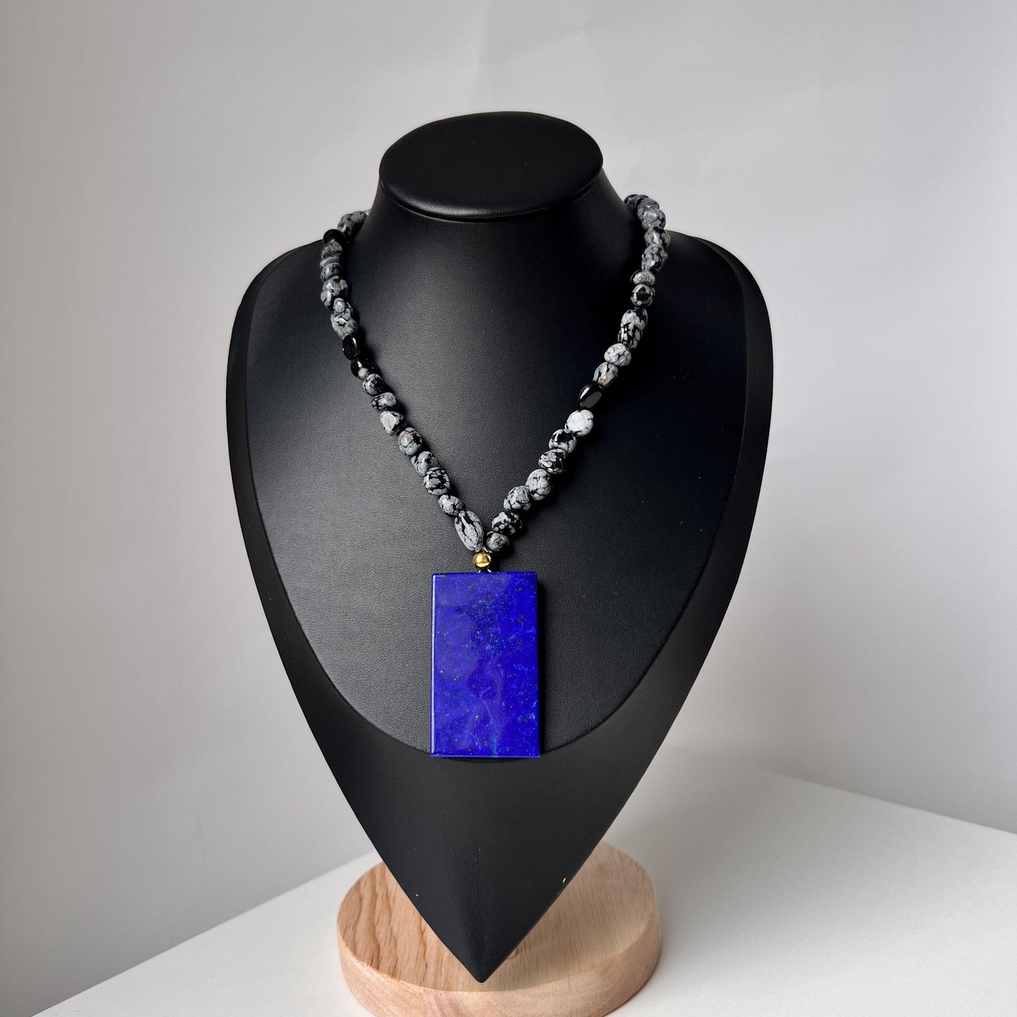Vintage Boho Necklace with Lapis Lazuli Pendant｜Black & White Agate Beads｜Handmade Artistic Jewelry｜Unique Gift for Women