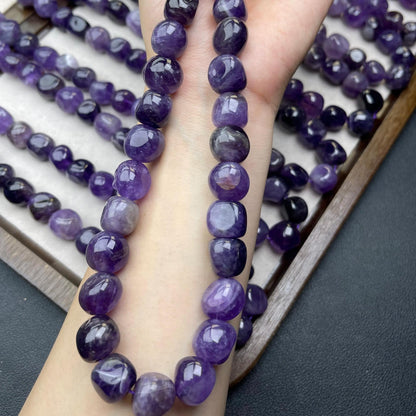 Natürliche unregelmäßige Chip-Perlen aus Uruguay-Amethyst, 13 mm, 38 cm Strang | Mittleres Loch, transparentes violettes Leuchten, DIY-Perlen für Armbänder, Halsketten und Ohrringe