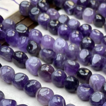 Natürliche unregelmäßige Chip-Perlen aus Uruguay-Amethyst, 13 mm, 38 cm Strang | Mittleres Loch, transparentes violettes Leuchten, DIY-Perlen für Armbänder, Halsketten und Ohrringe