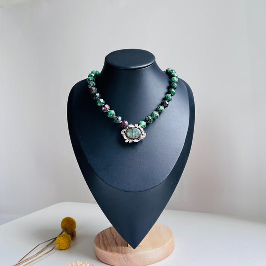 Große Smaragd-Perlenkette im Zauberwald-Stil | Labradorit spiritueller Anhänger | Vintage Gothic Schmuck | Einzigartiges Geschenk