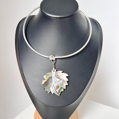Halskette mit Abalone-Blatt-Anhänger|Natürlicher Muschelschmuck|Boho-Sommerstil|Handgefertigte Halskette im Ozean-Stil