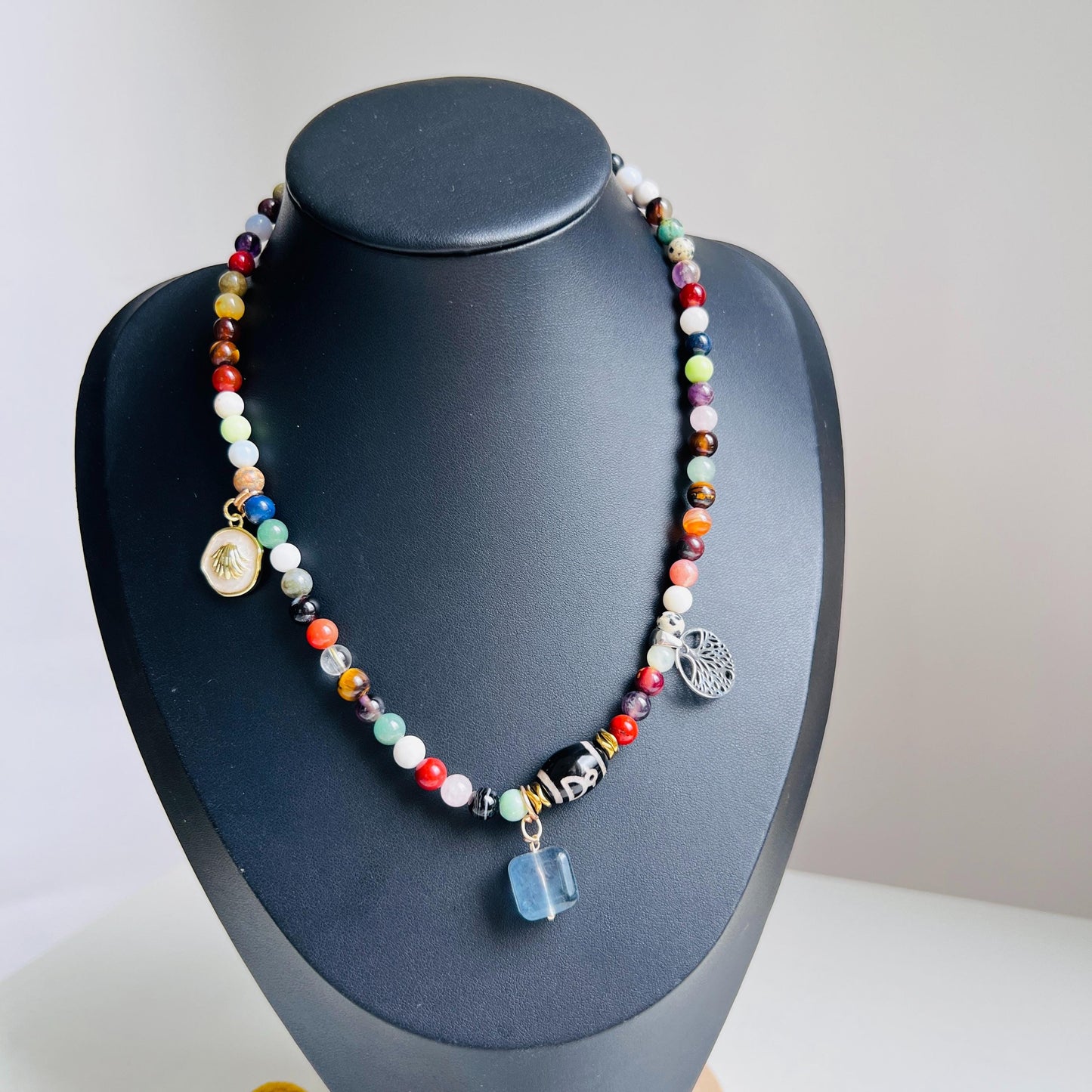 Bunte gemischte Edelstein-Unregelmäßige handgefertigte Perlenkette | Regenbogenfarbene Achatkette | Ein besonderes Geschenk für sie