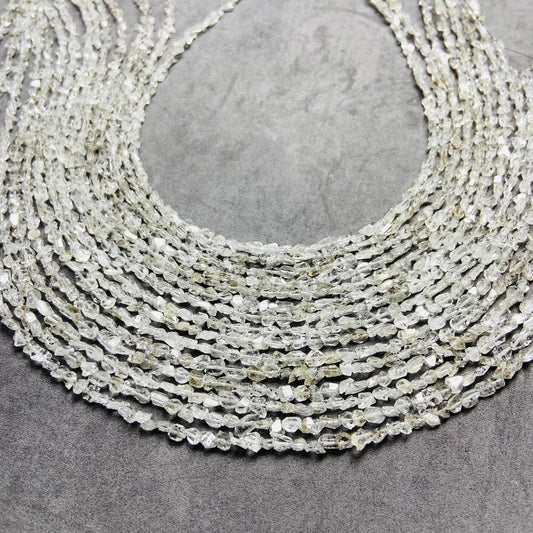 Raw Mine Quartz Chips · 39.5 cm Strand · 6 g · Approx. 5×5×4 mm | Natural Rough Structure Beads for DIY Bracelets & Necklaces