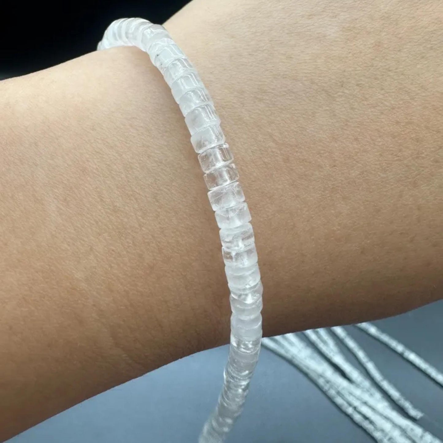 Natürliche Bergkristall-Scheibenperlen · 4×2 mm dünne Scheiben · 38 cm vorgebohrter Strang | Kristallheilung, DIY-Schmuck und minimalistische Wohndekoration