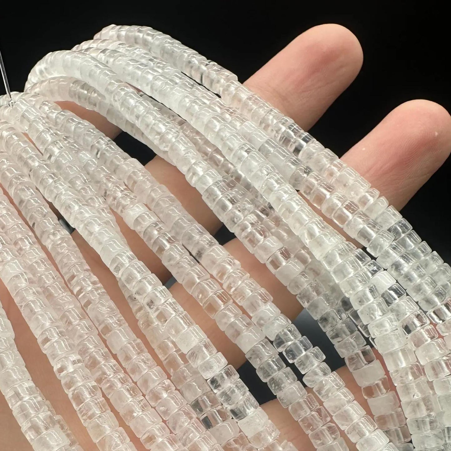 Natürliche Bergkristall-Scheibenperlen · 4×2 mm dünne Scheiben · 38 cm vorgebohrter Strang | Kristallheilung, DIY-Schmuck und minimalistische Wohndekoration