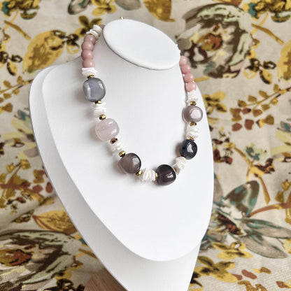 Klobige Boho Statement Halskette – Natürlicher Achat &amp; Muschelperlen, Rosa Perlmutt, 42 cm verstellbares Halsband, Heilkristall Geschenk für Sie