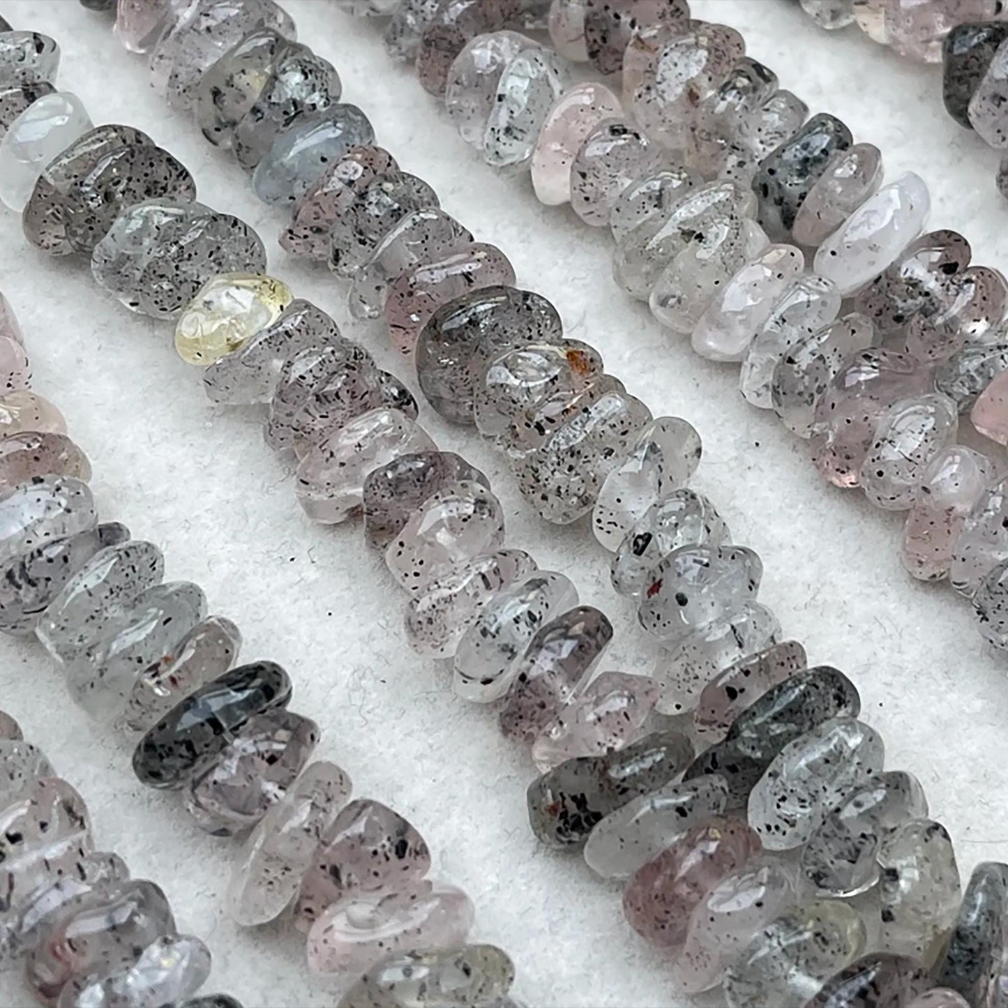 Unregelmäßige Glimmer‑Rosenquarz‑Nuggets 11 mm | Phantom‑Effekt, schwarze Glimmereinschlüsse & Handpoliert für DIY Armbänder, Halsketten