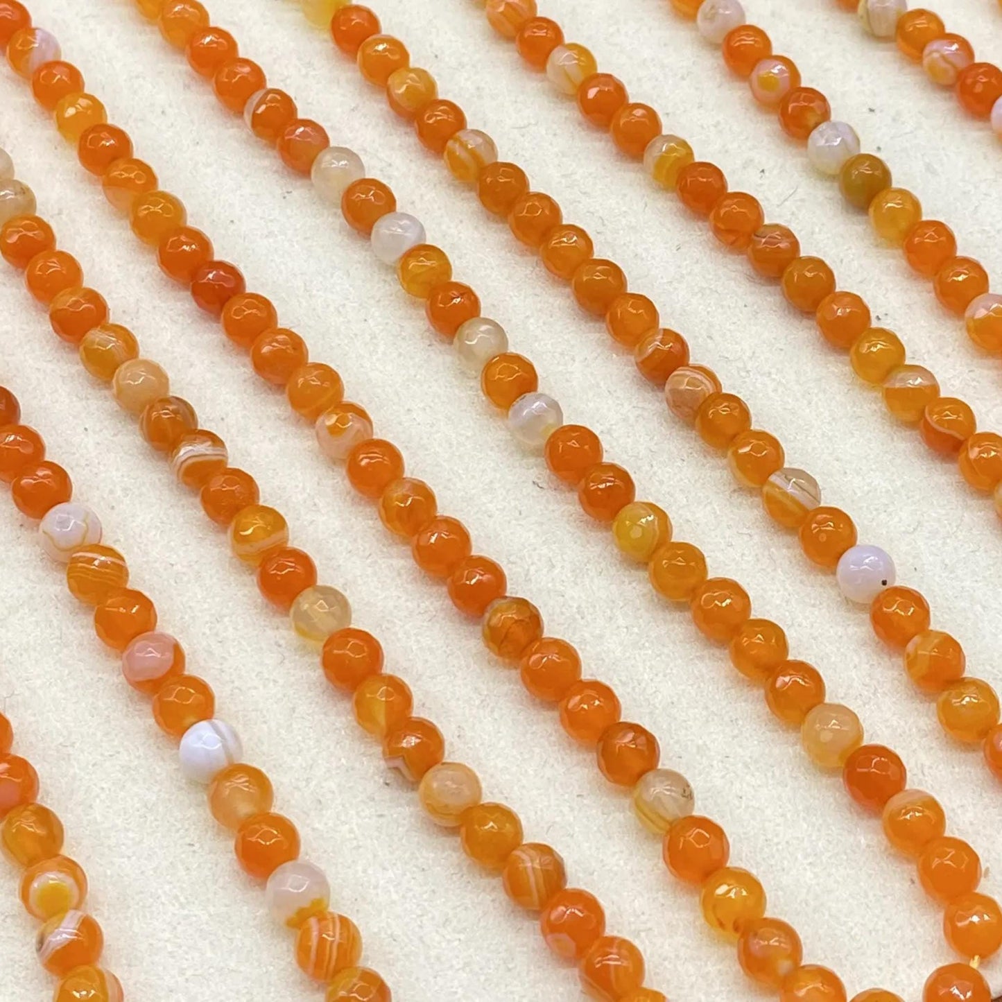 Facettierte orange Achatperlen für DIY Schmuckherstellung, runde geschnittene Edelsteine, banded Muster, ca. 6mm, Strang ca. 38cm