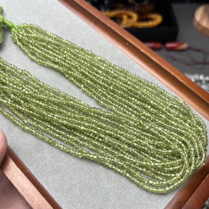 Natürliche Peridot Edelstein Perlen aus Indien, grüne Mikro Rundperlen für DIY Schmuckherstellung, Spacer Strang ca. 36cm lang