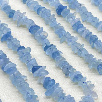 Natürliche Blauquarz-Chip-Perlen – Unregelmäßige Nugget-Edelsteinperlen mit Mittelbohrer, für die DIY-Schmuckherstellung, Strang 38 cm, 12 mm