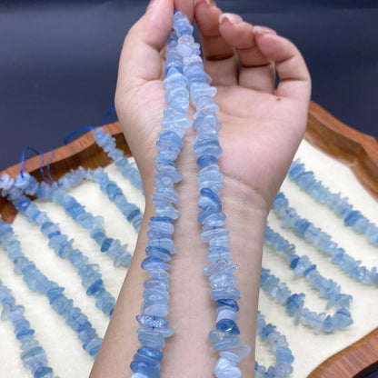 Natürliche Blauquarz-Chip-Perlen – Unregelmäßige Nugget-Edelsteinperlen mit Mittelbohrer, für die DIY-Schmuckherstellung, Strang 38 cm, 12 mm