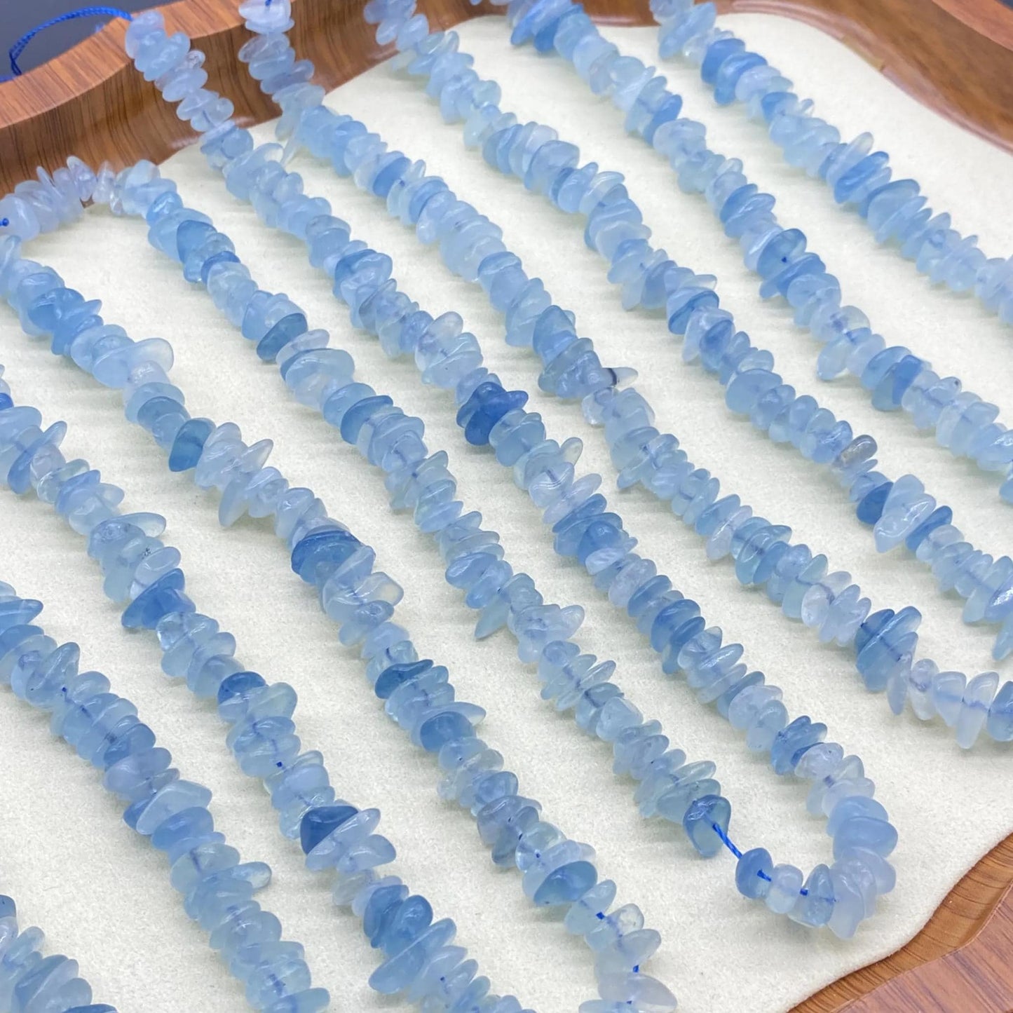 Natürliche Blauquarz-Chip-Perlen – Unregelmäßige Nugget-Edelsteinperlen mit Mittelbohrer, für die DIY-Schmuckherstellung, Strang 38 cm, 12 mm