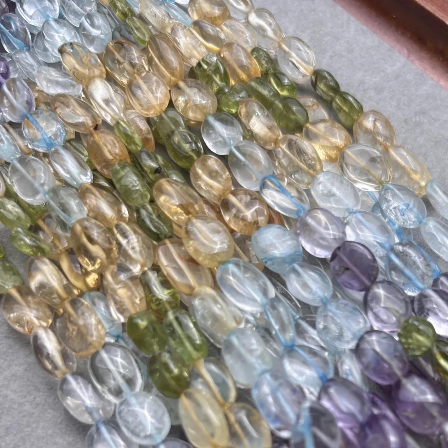 Bunte Edelsteinperlen Oval Nuggets – Amethyst, Citrin, Blauquarz & Grünquarz für DIY-Schmuck, Halbedelsteine, 1 Strang ca. 38cm