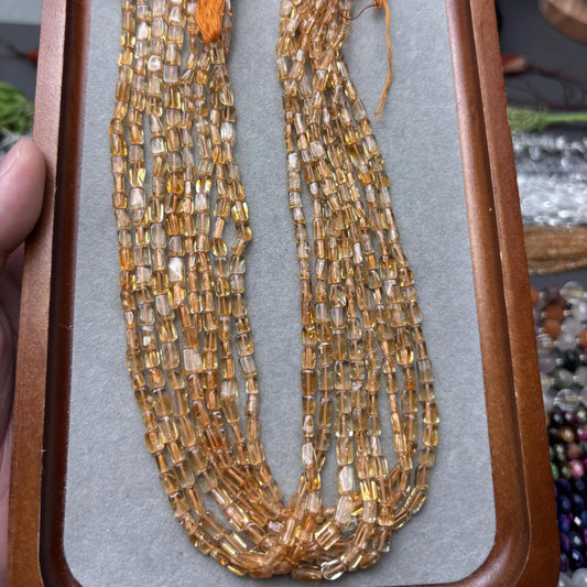 Naturgelbe Citrin-Würfelperlen – Hochtransparente Edelsteinwürfel aus Indien für DIY-Schmuck, eine gebohrte Strangperle, ca. 38 cm