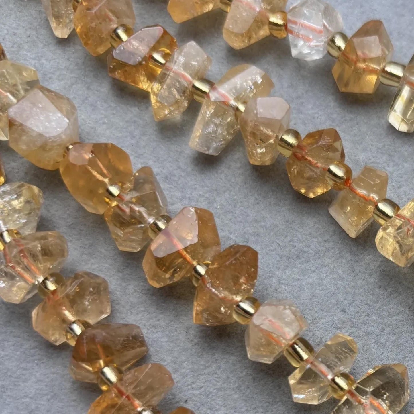 Natürliche Citrin Nuggets für Schmuckherstellung, Rohkristall Doppelspitzen Perlen aus Brasilien, Chunky Beads Edelsteinstrang 40cm