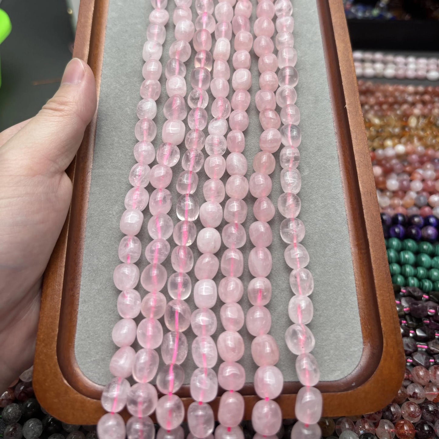 Rosa Rosenquarz Nugget Perlen für Schmuckherstellung, naturbelassene unregelmäßige Kristallperlen, 38cm Strang für DIY Projekte