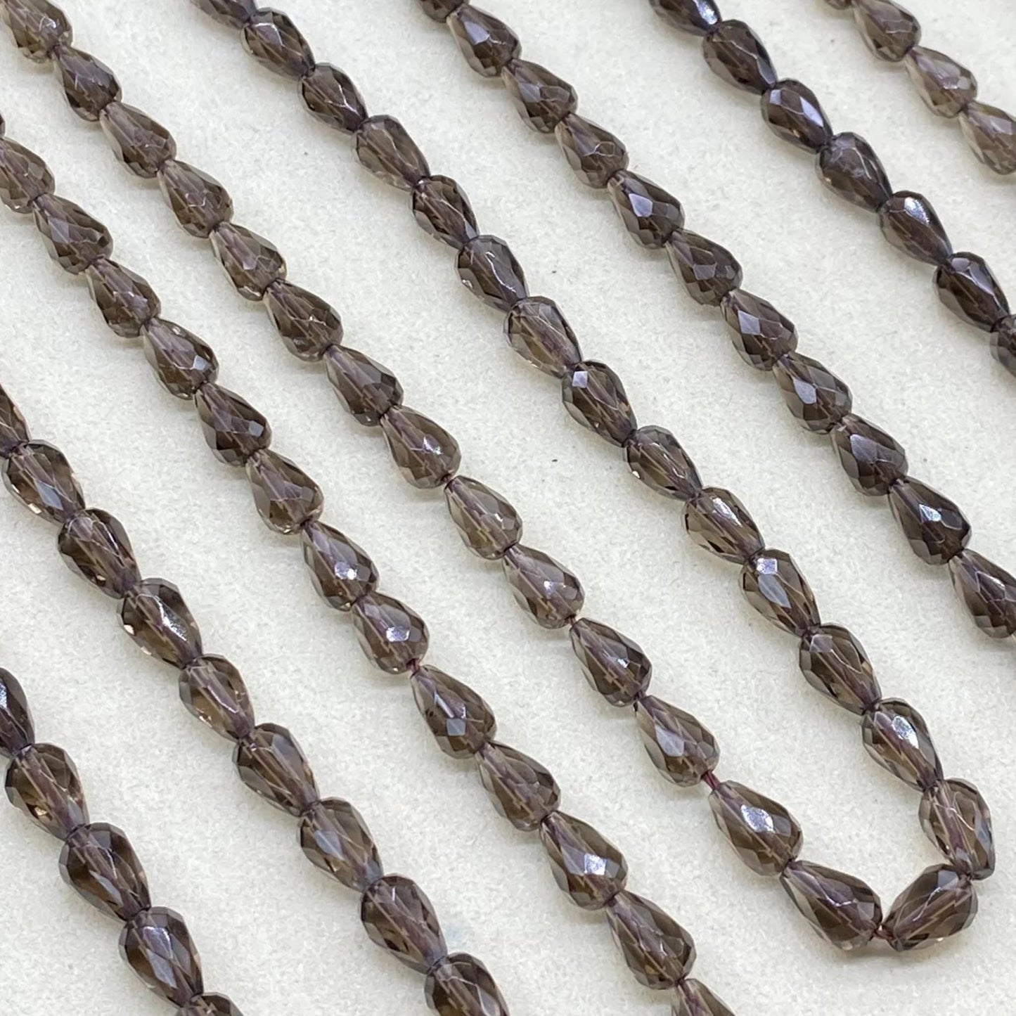 Facettierte Rauchquarz Tropfenperlen für DIY Schmuck, Natur Edelstein Strang, Teardrop Form, handgeschliffen, ca. 38cm lang