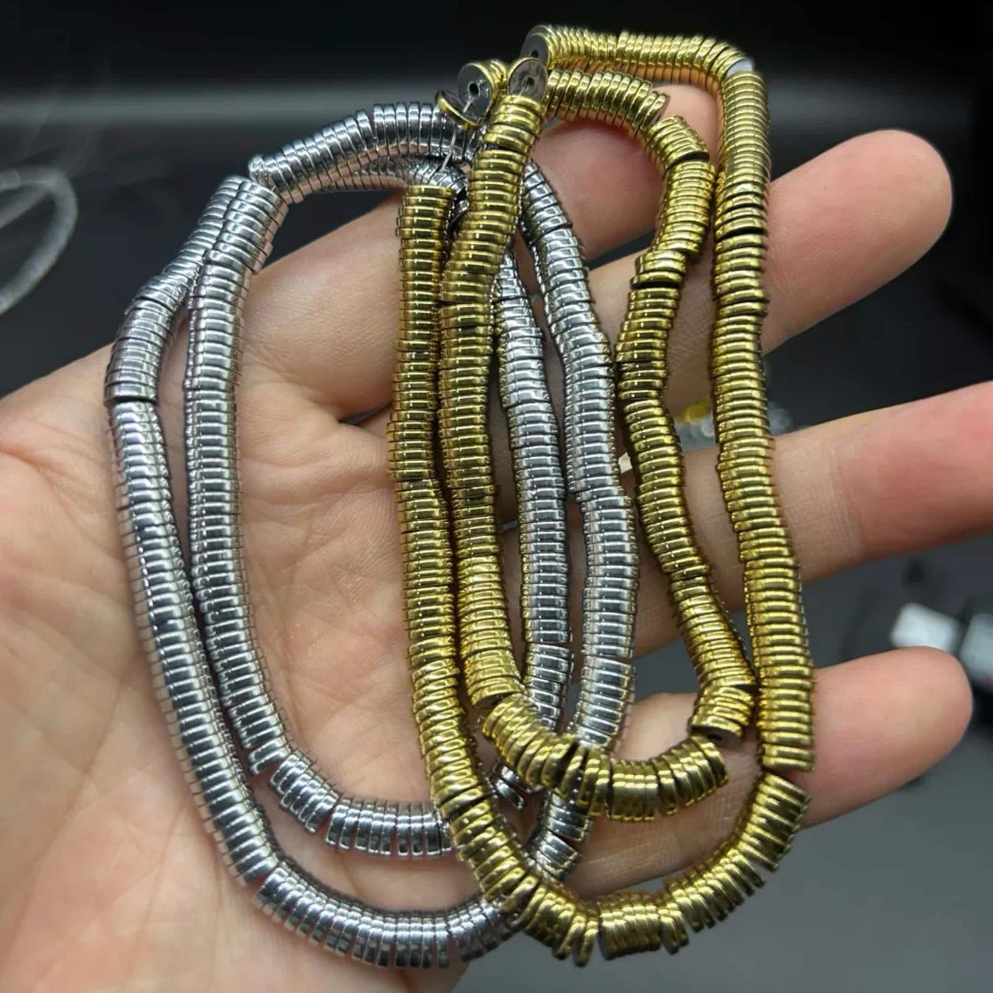 Metallische Heishi Spacer Perlen in Silber Gold für DIY Schmuck, flache runde Zwischenperlen für Armband Halskette ca. 38cm Strang