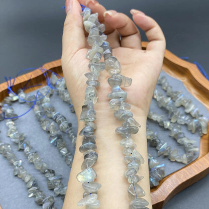 Natürliche Labradorit Splitterperlen Strang, graue unregelmäßige Nugget Edelstein Spacer, glänzende Kristallperlen für DIY Schmuck