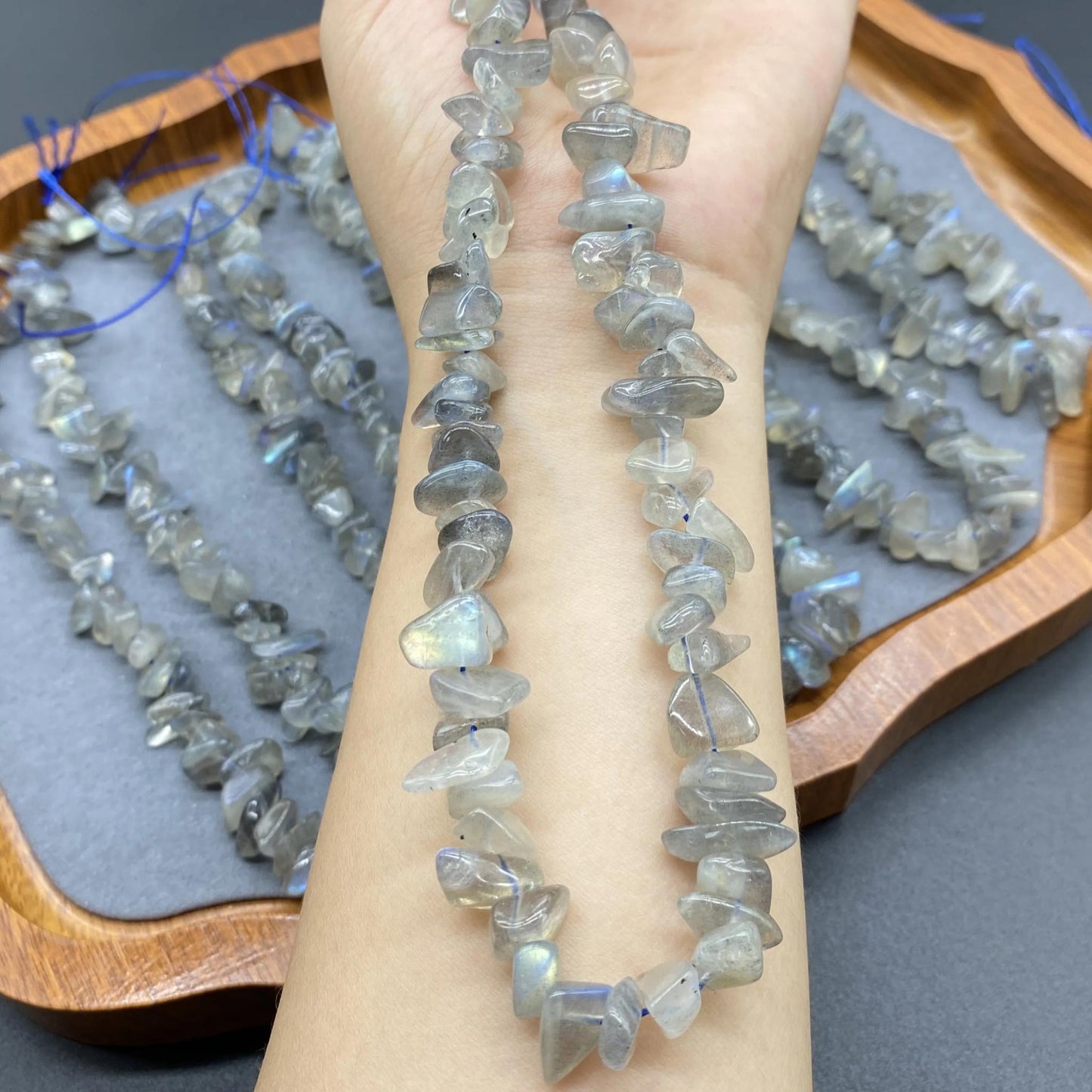 Natürliche Labradorit Splitterperlen Strang, graue unregelmäßige Nugget Edelstein Spacer, glänzende Kristallperlen für DIY Schmuck