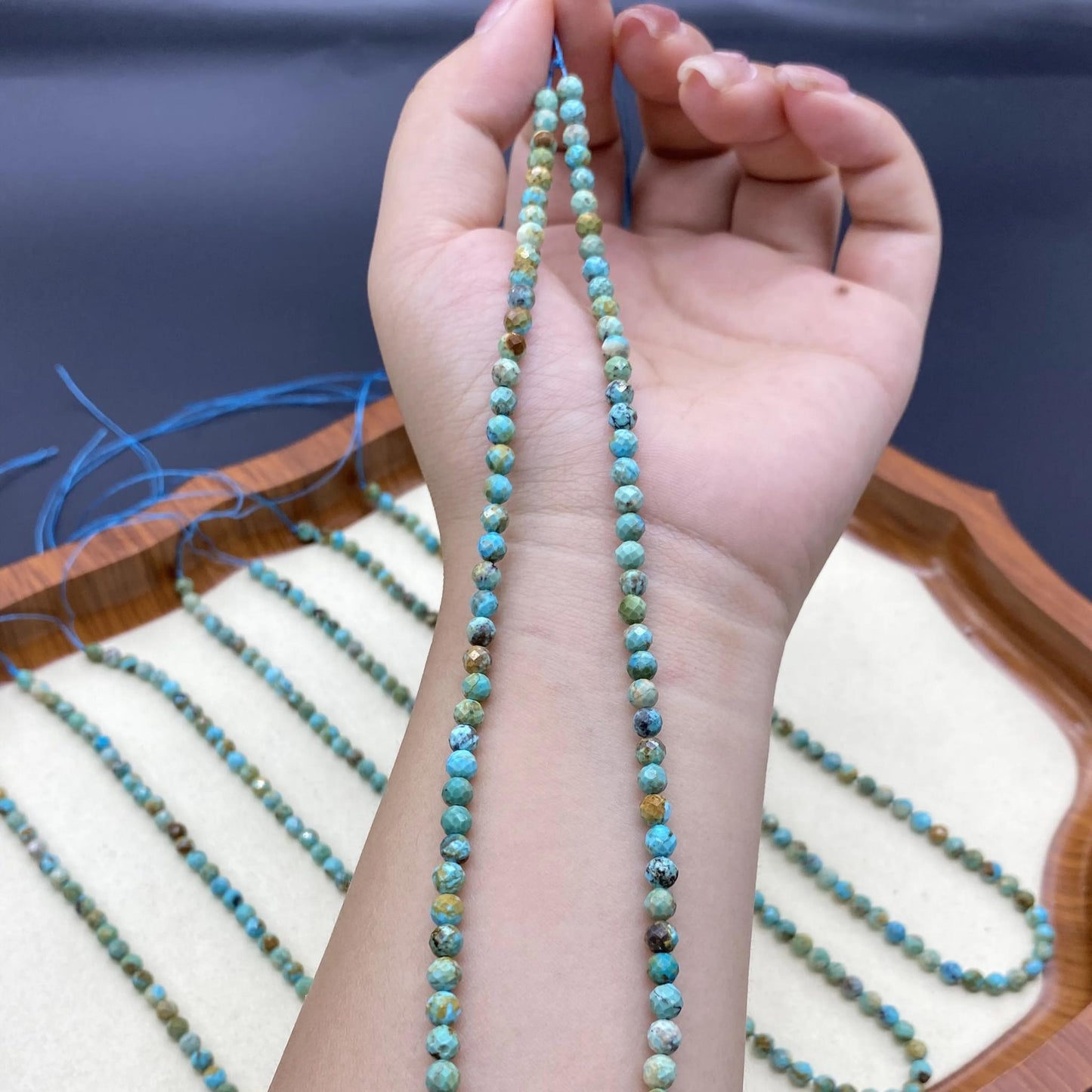 Natürliche Türkis Facettperlen für DIY Schmuckherstellung – Micro Runde Edelsteinperlen blau grün Mix, 4.2mm Perlenstrang 38cm