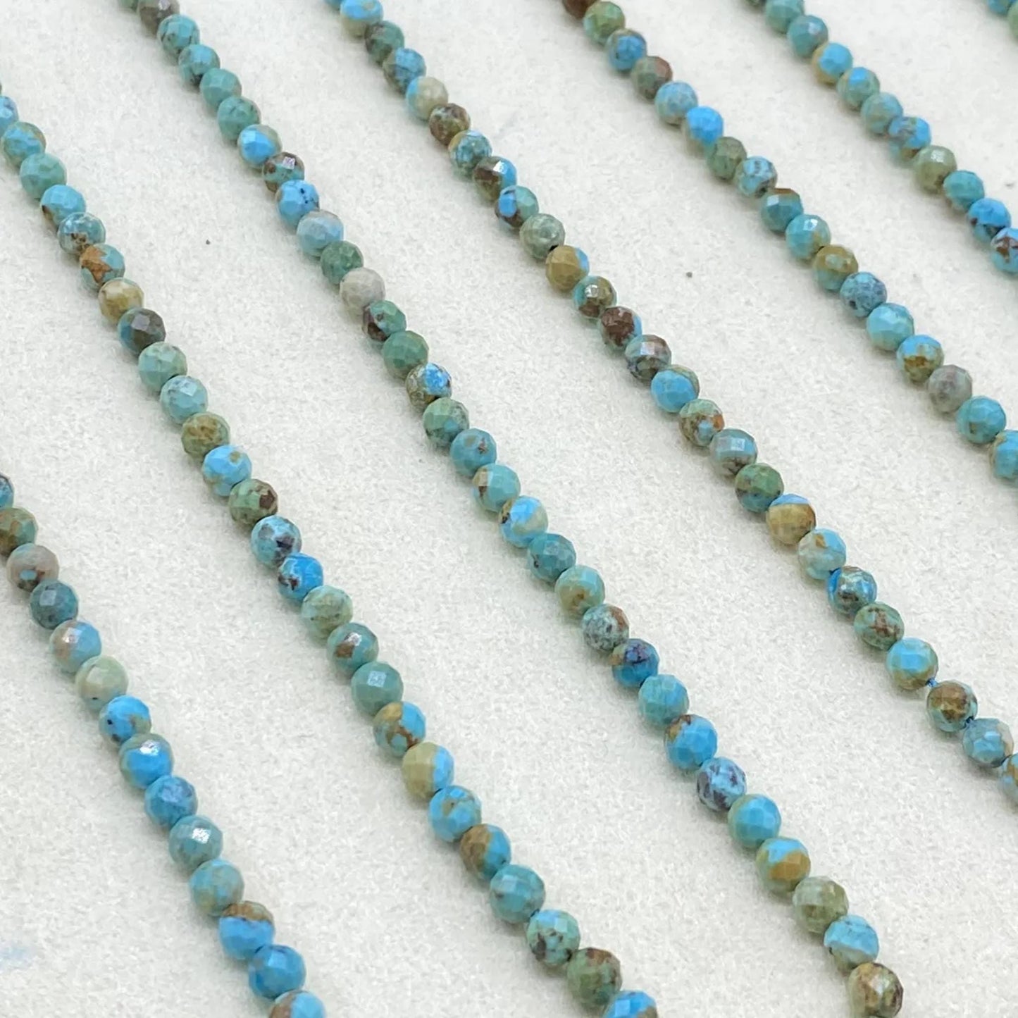 Natürliche Türkis Facettperlen für DIY Schmuckherstellung – Micro Runde Edelsteinperlen blau grün Mix, 4.2mm Perlenstrang 38cm