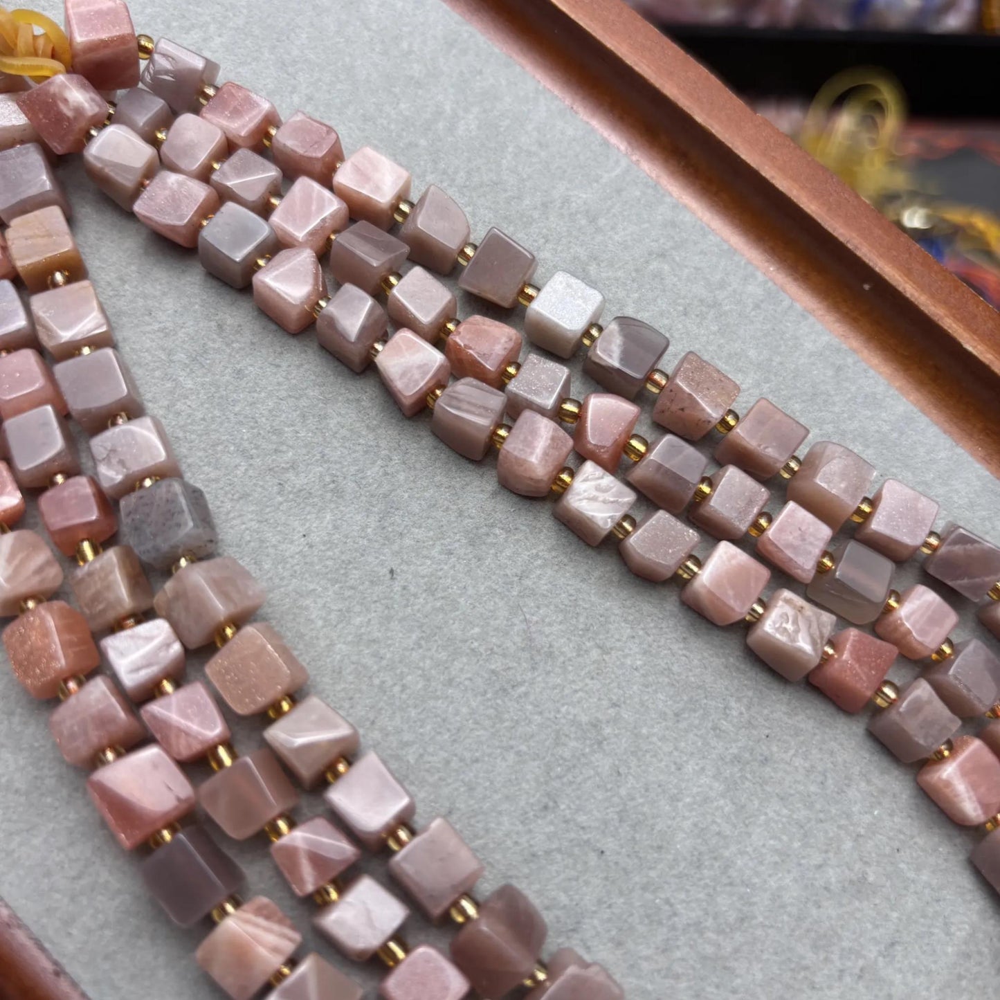 Natürliche Sonnenstein Würfelperlen Strang, polierte Feldspat Edelstein Quadratperlen für Schmuckherstellung, Heilstein Bastelbedarf