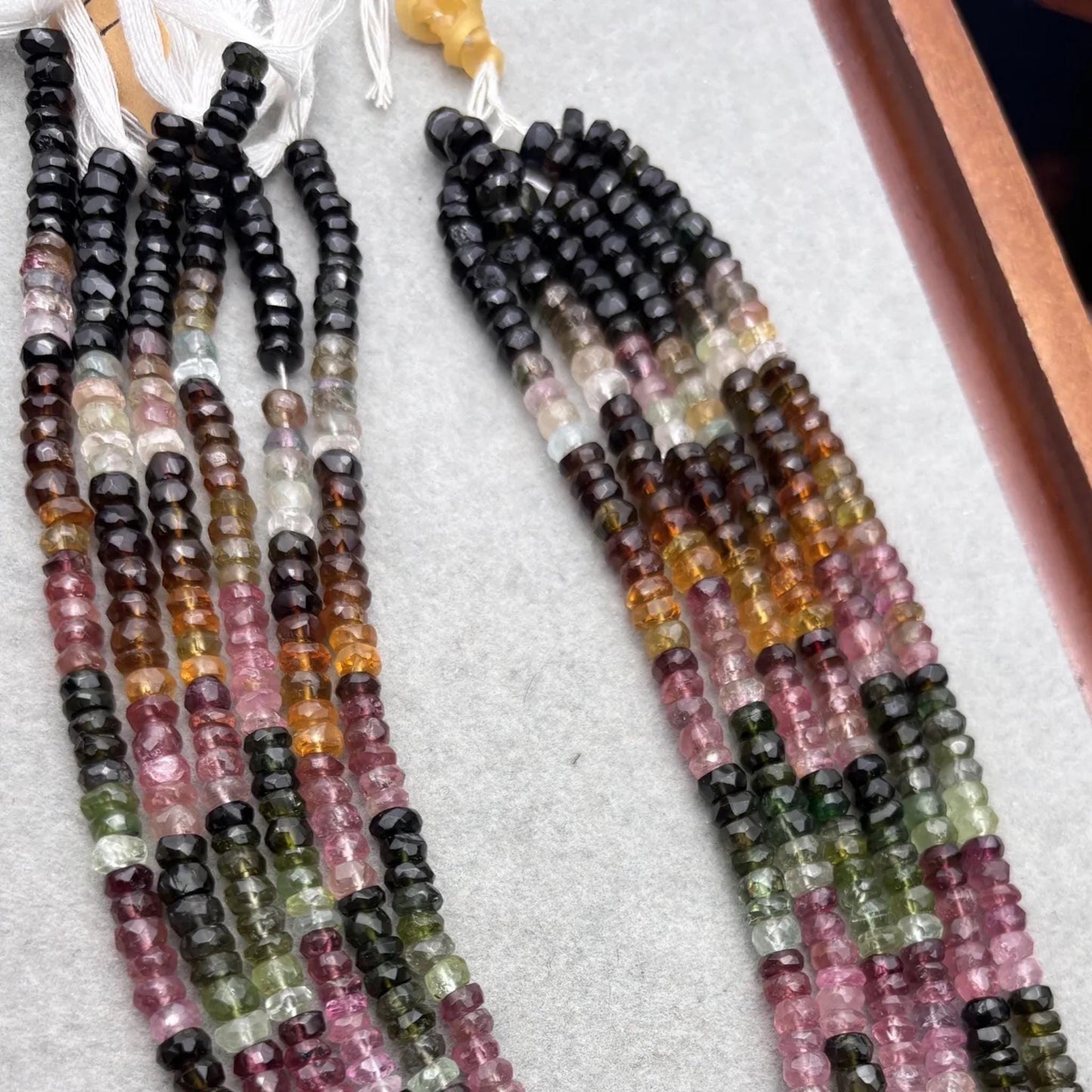 Natürliche bunte Turmalin Rondelle Perlen facettiert, Regenbogen Edelstein Disc Beads Strang für DIY Schmuckherstellung Supplies