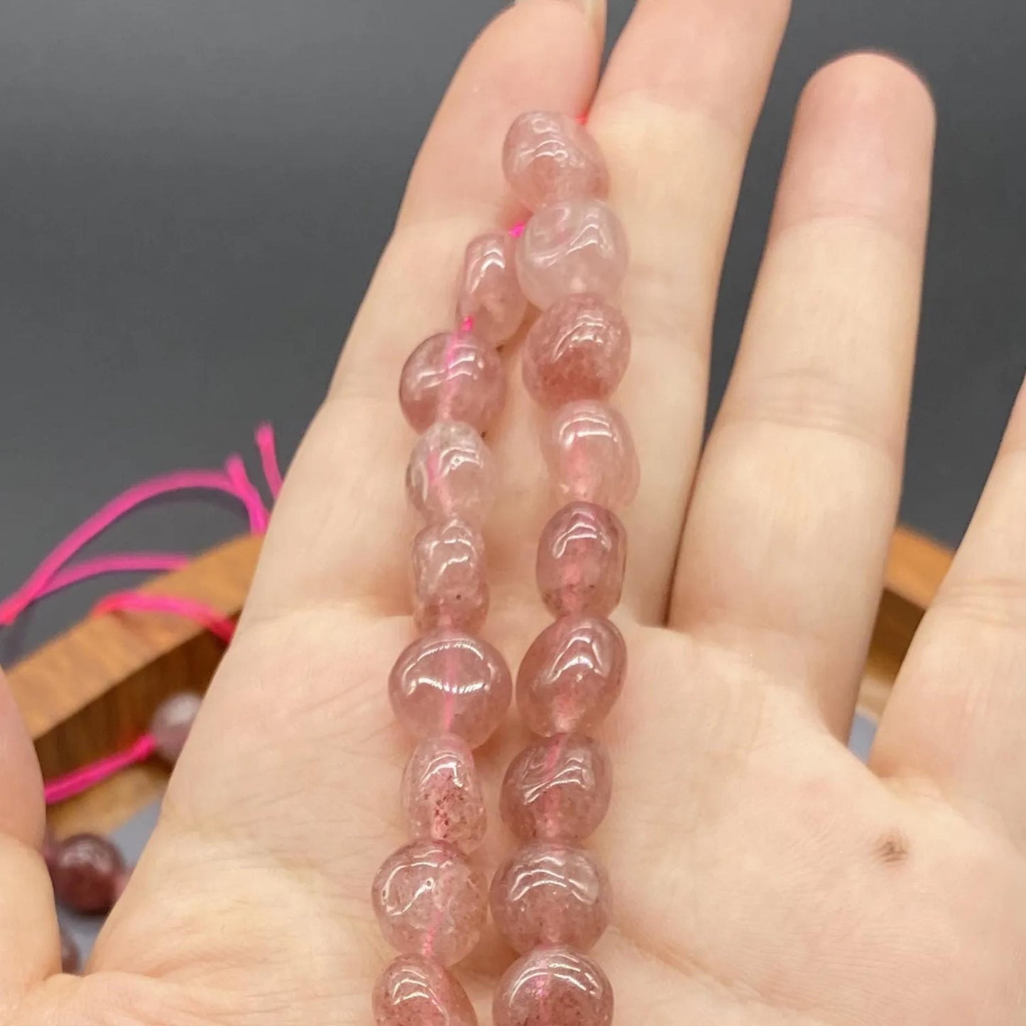 Natürliche Strawberry Quarz Perlen, unregelmäßige runde Kristallperlen, Heilsteine Strang für DIY Schmuckherstellung, ca. 38cm