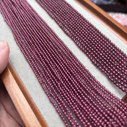 Natürliche Rhodolith Granat Perlen rund glatt Mikroperlen Edelsteinstrang für DIY Armbänder Halsketten Schmuckdesign 2mm 38cm