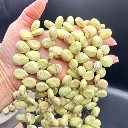Natürliche Tropfenform Jaspis Perlen für DIY Schmuck Grüngelbe Teardrop Edelsteine, poliert, ca. 47 Stück pro Strang, Boho Stil Bastelperlen