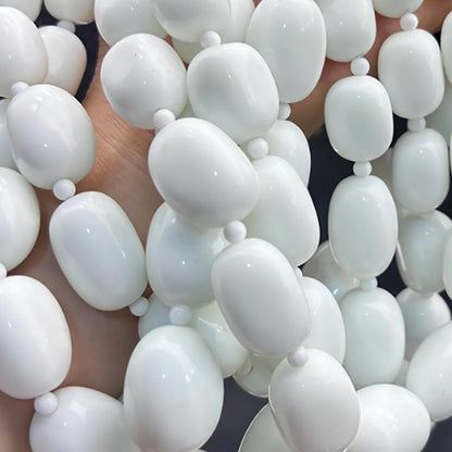 Weiße ovale Schmuckperlenkette – Glänzende Keramikoptik-Perlen, Statement-Halskette mit Verschluss, 50cm DIY Schmuckzubehör