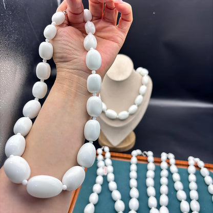 Weiße ovale Schmuckperlenkette – Glänzende Keramikoptik-Perlen, Statement-Halskette mit Verschluss, 50cm DIY Schmuckzubehör