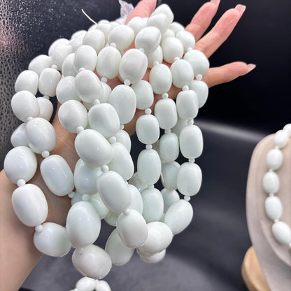 Weiße ovale Schmuckperlenkette – Glänzende Keramikoptik-Perlen, Statement-Halskette mit Verschluss, 50cm DIY Schmuckzubehör