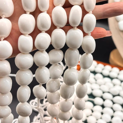 Weiße Achat Oval Nugget Perlen Strang, polierte Natursteinperlen glatt, DIY Schmuckmaterial für Armband Halskette Bastelbedarf