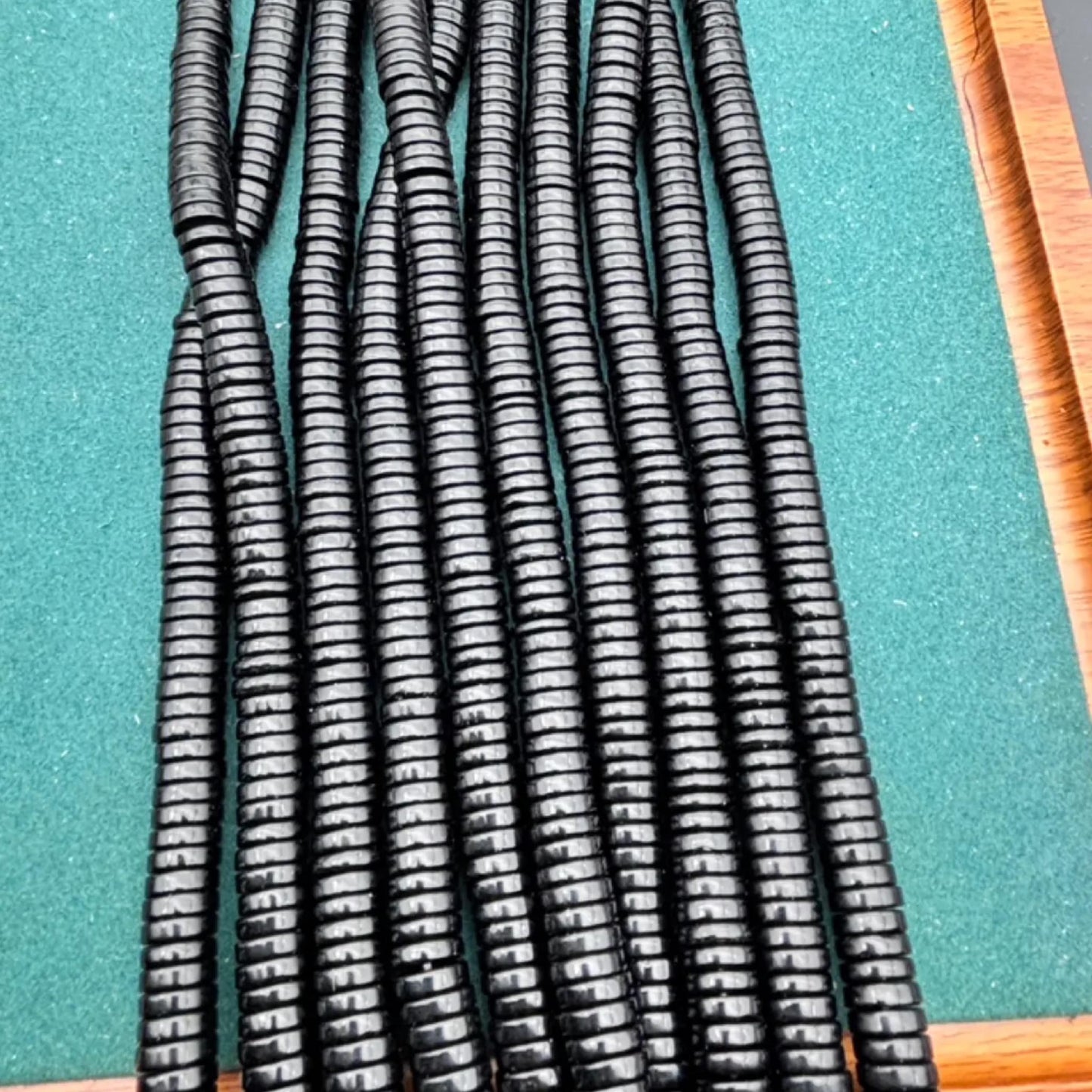 Schwarze Obsidian Heishi Perlen, flache runde Scheiben glatt poliert, Naturstein Abstandshalter für DIY Armbänder Ketten Schmuckherstellung